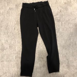Black lululemon pants size 4 great condition